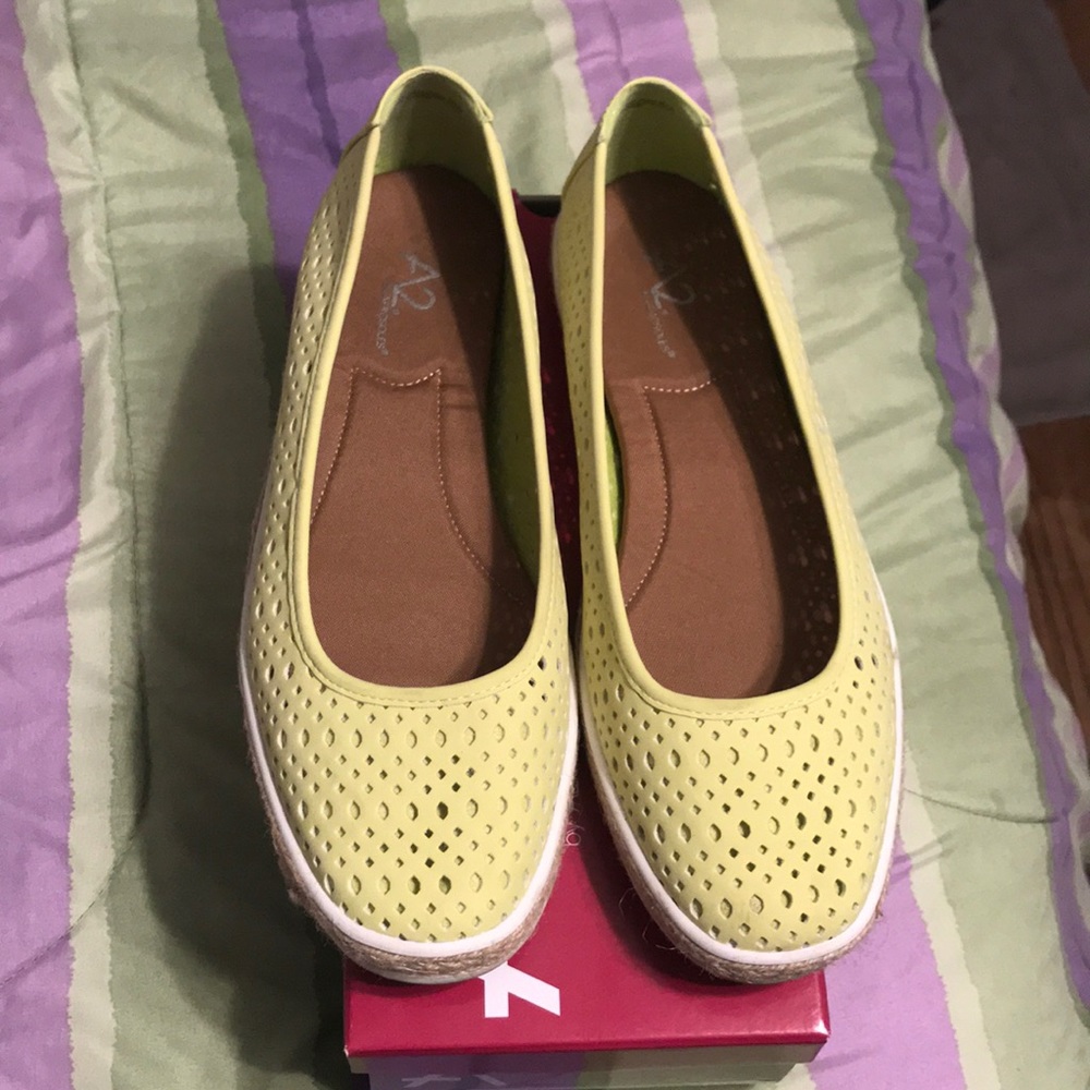 Comfortable green A2 Unique Comfort System flats